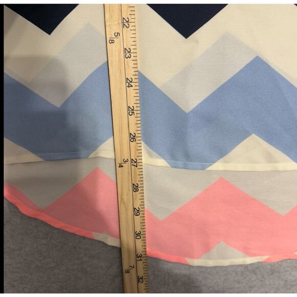 Rue 21 Tunic Top WMNS XL Sheer V-Neck Zip Up White Pink Chevron Roll Tab Sleeves - Picture 8 of 8